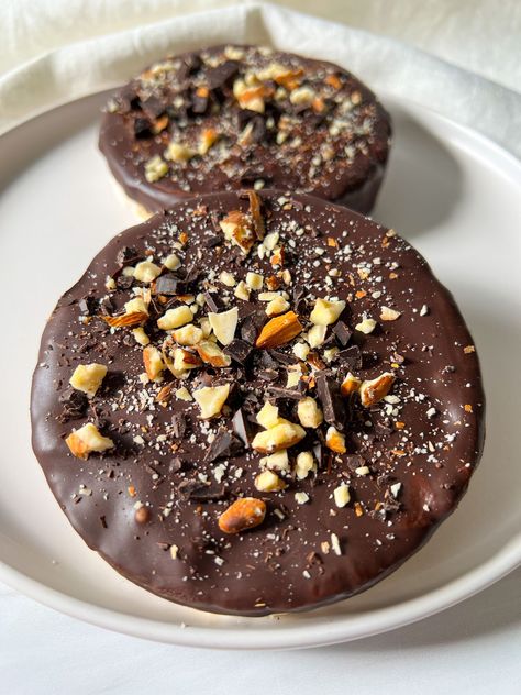 3 Ingredient Chocolate Nut Butter Rice Cakes. Rice Cakes With Chocolate, Chocolate Rice Cakes Toppings, Chocolate Covered Rice Cakes, Chocolate Banana Brownies, Baking With Yogurt, Rice Chocolate, The Modern Nonna, Chocolate Rice Cakes, Modern Nonna