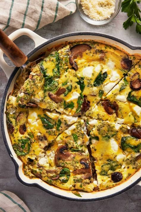 Take your brunch to the next level with this mouthwatering Mushroom, Spinach and Goat Cheese Frittata. This delightful, one-pan dish combines farm fresh eggs, earthy mushrooms, vibrant spinach, and creamy goat cheese for a restaurant-worthy brunch that is ready in less than an hour. Winter Frittata, Spinach And Goat Cheese, Spinach Goat Cheese, Easy Frittata Recipe, Mushroom Frittata, Baked Frittata, Goat Cheese Frittata, Savory Breakfast Recipes, Spinach Frittata