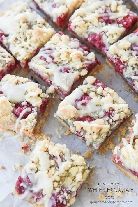 Raspberry White Chocolate Bars combine two of my favorite flavors.  It is pretty much a combination made in heaven. White Chocolate Bars, Chocolate Dessert Bar, Oatmeal Bars Healthy, Oatmeal Bars Recipes, Strawberry Oatmeal Bars, Healthy Fruit Desserts, Raspberry Bars, Raspberry White Chocolate, Crumb Bars