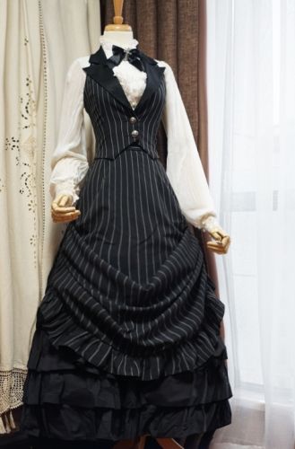 Surface Spell -Gothic Academy- Striped Lolita High Waist Skirt (Long Version) Dickens Fair Costume, 1800 Outfits, Vintage Elegant Outfits, 1800s Clothes, Fantasy Fits, Hunting Outfits, 1800s Dresses, Gothic Fashion Victorian, Steampunk City