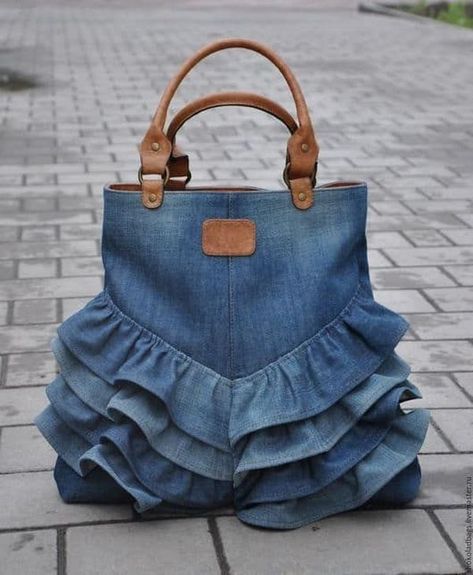 How to repurpose old jeans – super cool denim craft ideas and projects Repurpose Old Jeans, Återvinna Jeans, Bag From Old Jeans, Tas Denim, Projek Menjahit, Denim Bag Diy, Denim Bag Patterns, Jean Purses, Denim Crafts Diy