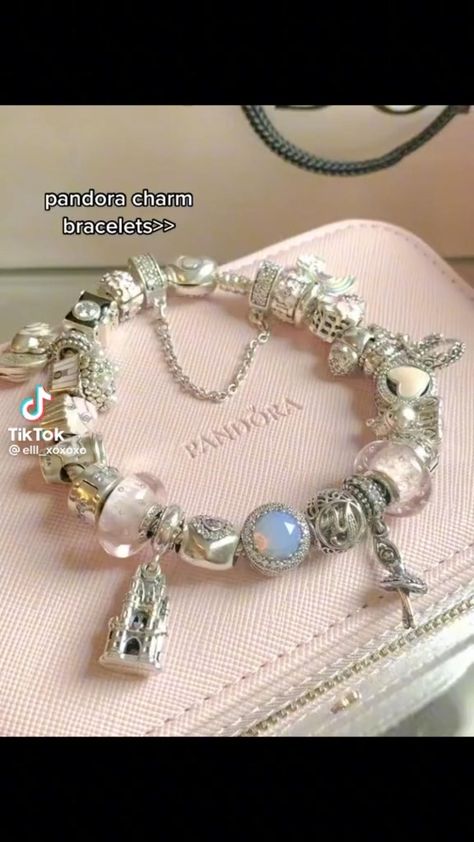 Bracelet Video, Nails Jewels, Accessories Korean, Pandora Bracelet Charms Ideas, Pandora Bracelet Designs, Pandora Jewelry Charms, Shorts Dress, Necklace Inspiration, Wrist Jewelry