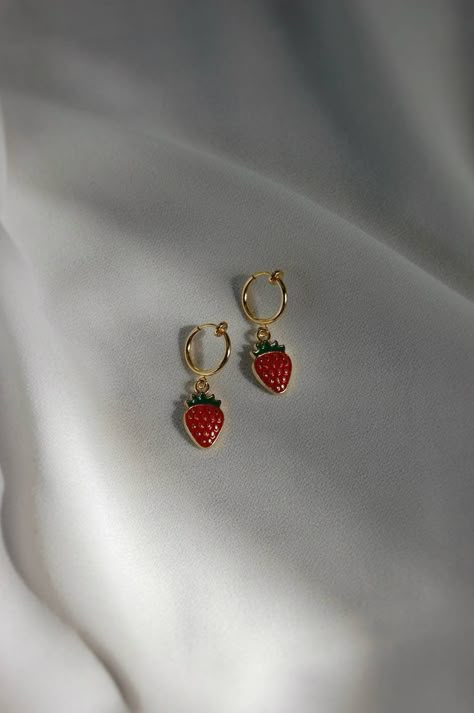 Strawberry Clip On Earrings, Strawberry Hoop Earrings, Earrings Strawberry, Strawberry Charm, Casual Chique, Earrings Trendy, Summer Earrings, Summer Earring, Jewelry Lookbook