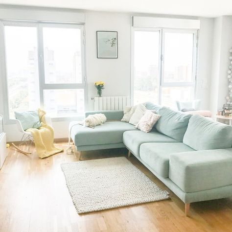 Pastel deco for the living room sofa mint Pastel Colors Living Room, Mint Living Rooms, Glamour Living Room Decor, Green Furniture Living Room, Mint Green Bedroom, Mint Green Rooms, Green Couch Living Room, Green Sofa Living Room, Blue Sofas