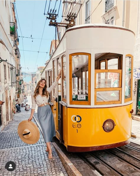 Lisbon Instagram Photos, Portugal Instagram Pictures, Lisbon Pictures, Lisbon Photoshoot, Lisbon Portugal Outfit, Lisbon Outfit, Lisbon Portugal Aesthetic, Lisbon Portugal Photography, Lisbon Photos