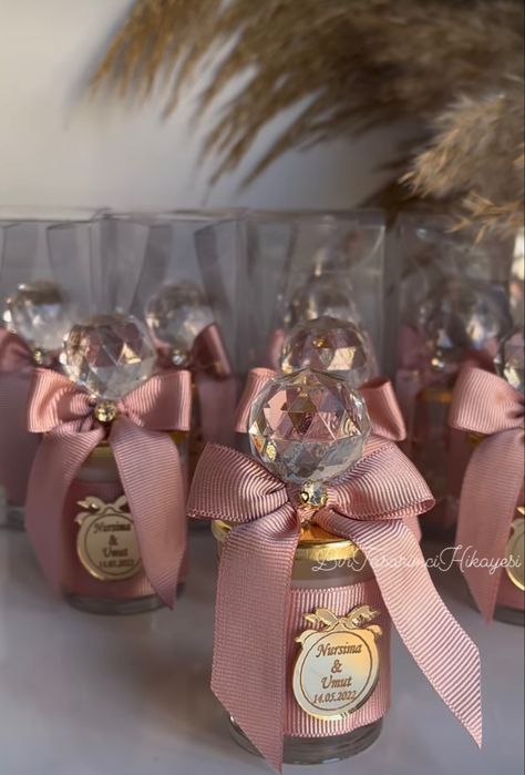 Cute votive candles Debut Souvenir Ideas Aesthetic, Suviners Ideas Debut, Souvenirs For Debut, Souvenir Ideas Debut, Debut Giveaways Souvenirs, Debut Souvenir Ideas, Quince Recuerdos Ideas, Bonbonniere Ideas, Grad Party Favors