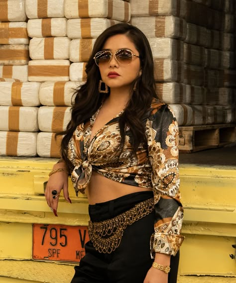 Isabella’s Power Struggle In Narcos: Mexico Season 2 Is So Much Bigger Than Felix’s Cartel Empire #refinery29 https://www.refinery29.com/en-us/2020/02/9404366/narcos-mexico-season-2-isabella-teresa-ruiz-interview Isabella Bautista, Narcos Outfit Woman, Narcos Mexico, Power Struggle, Female Perspective, Purple Wedding Dress, Outfits For Mexico, Fiesta Outfit, Aesthetic Women