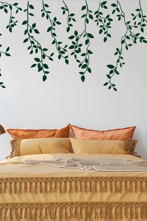 White Wall With Green Design, Wall Leaf Painting, Wall Painting Ideas Leaves, Hand Painted Vines On Walls, Leaves On Wall Painting, Leaves Painting On Wall, Wall Painting Ideas Plants, Vine Mural Wall, Simple Wall Design Paint