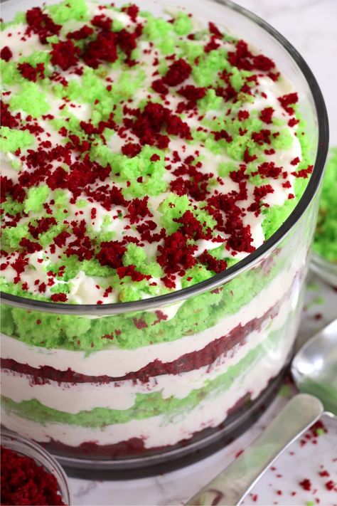 Christmas Dessert Decorations, Christmas Trifle Recipes, Wacky Cake Recipe, Easy Christmas Desserts, Trifle Bowl Recipes, Layer Dessert, Trifle Cake, Trifle Dessert Recipes, Dessert Holiday