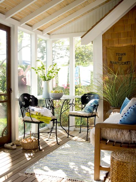 Small Sunroom Designs, 3 Season Porch Ideas, Small Porch Decorating, Small Sunroom, 3 Season Porch, Indoor Porch, Enclosed Porch, Four Seasons Room, Mission Style Furniture