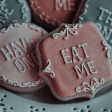 Eat Me Cookies, Wonderland Core, Dark Alice In Wonderland, Alice In Wonderland Aesthetic, Alice Liddell, Disney Princess Modern, Alice Madness, Alice In Wonderland Tea Party, Eat Me