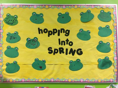 Hopping Into Spring Bulletin Board, March Bulliten Boards, Easy Spring Bulletin Board Ideas, Spring Bulletin Board Ideas For Toddlers, Spring Board Ideas, March Bulletin Board Ideas Preschool, Spring Themed Bulletin Boards, Spring Time Bulletin Board Ideas, Spring Bulletin Boards Preschool