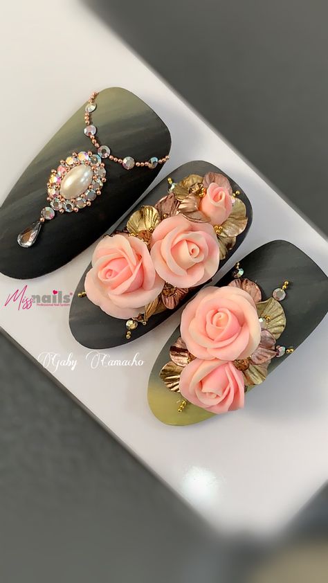 Crystal Placement, Art Deco Nails, Nail Art Fleur, Vintage Nails, 3d Nail Designs, Spring Nail Designs, 3d Nail Art Designs, 3d Flower Nails, Bridal Nail Art