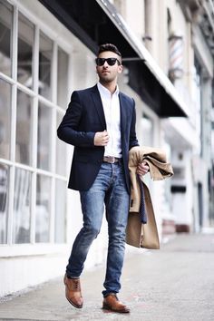 blue jeans, a cripy white shirt, a navy blazer, cognac shoes for an accent Dark Blue Outfit Ideas, Dark Blue Blazer Outfit, Sport Coat And Jeans, Dark Blue Outfit, Sports Coat And Jeans, Navy Blue Blazer Outfit, Navy Blazer Outfits, Blue Outfit Ideas, Navy Blazer Men