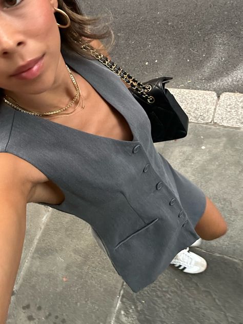 Sleeveless Vest Dress, Vest Mini Dress Outfit, Vest Mini Skirt Outfit, Vest And Mini Skirt Outfit, Neutral Sleeveless Summer Mini Dress, Casual Button-up Winter Mini Dress, Vest Dress Outfit, Chunky Sweater Dress, Sleeveless Blazer Dress