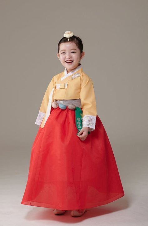 #cute #korean #baby #kid #ulzzang #fashion #bebe #kawaii 얼짱 可愛い Birthday Ceremony, Korea Dress, Bless The Child, Korean Traditional Dress, Age Photos, Korean Hanbok, Asian Kids, Kids Fashion Dress, Korean Traditional