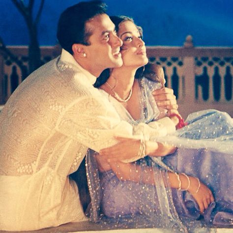 Salman Khan Aishwarya Rai, Hum Dil De Chuke Sanam, Bollywood Wallpaper, Ajay Devgan, Vintage Bollywood Aesthetic, Salman Khan Photo, 90s Bollywood Aesthetic, Aishwarya Rai Photo, Desi Love