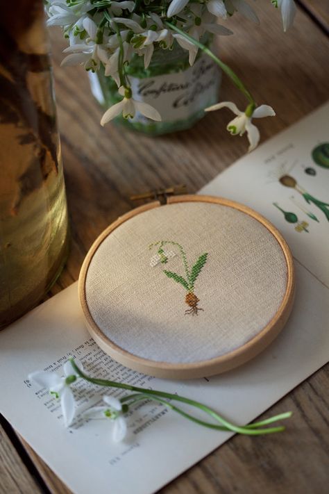 Explore loretoidas' photos on Flickr. loretoidas has uploaded 16674 photos to Flickr. Kazuko Aoki, First Flowers Of Spring, Woodland Cottage, Flower Cottage, Nature Cross Stitch, Winter Blankets, Easter Cross, Sewing Stitches, Spring Theme