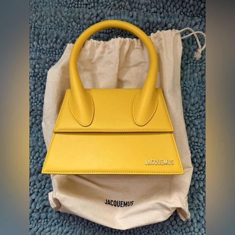 JACQUEMUS
Yellow La Montagne 'Le Grand Chiquito' Top Handle Bag Jacquemus Yellow, Bags Jacquemus, Jacquemus Bags, Jacquemus Bag, Handle Bag, Top Handle, Limited Time, Top Handle Bag, Dust Bag