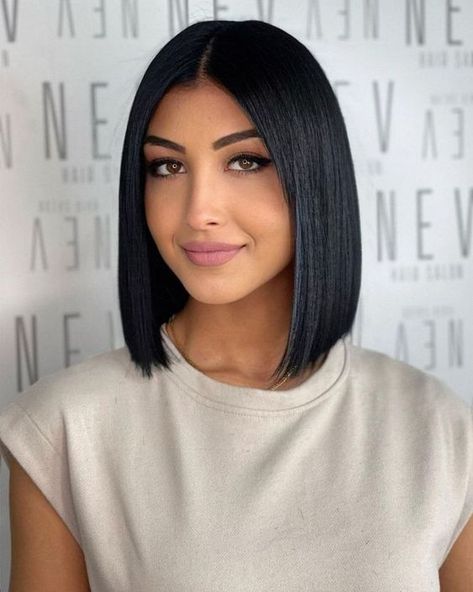 Hair Length Chart: An Accurate Guide to Your Desired Hair Length Short Haircuts Black Hair, Magical Hands, Bobbed Hair, Hair Length Chart, Short Dark Hair, Modern Haircuts, Bob Haircut For Fine Hair, Hairstyle Look, Haircuts For Fine Hair