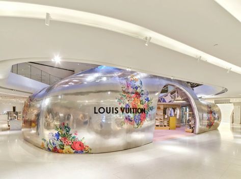 Louis Vuitton Women's FW22 Collection Pop Up, El Corte Ingles Madrid. Pop Up Booth Design, Spaceship Cabin, Benefit Porefessional, Living Room Japanese Style, Louis Vuitton Store, Pop Up Event, Commercial Art, Retail Store Design, Retail Box