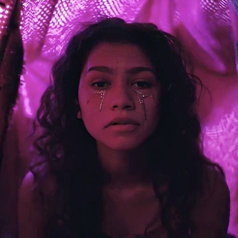 Rue From Euphoria, Euphoria Theme, Rue Bennet, Euphoria Rue, Rue Euphoria, Euphoria Vibes, Rue Bennett, Euphoria Aesthetic, Zendaya Maree Stoermer Coleman