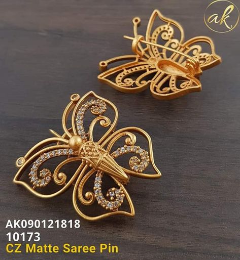 Gold Saree Pin Designs, Gold Hair Pins Indian, Saree Pins Brooches, Jada Billalu, Pearl Bangles Gold, Saree Brooch, Saree Pins, Saree Pin, Gold Hair Pins