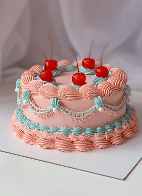 cake ideas, lambeth cake, vintage cake vintage style cake, buttercream cake, vintage buttercream cake, birthday cake ideas Vintage Buttercream Cake, Vintage Style Cake, Lambeth Cake, Icing Cake, Brunch Buffet, Vintage Cake, Buttercream Cake, Mini Cakes, Royal Icing