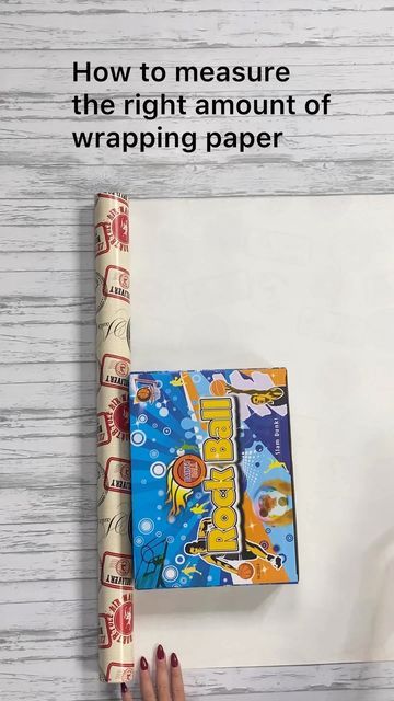 LENNIA (Folding Queen 👑) on Instagram: "How to measure the right amount of wrapping paper #wrappingpresents #wrappinghacks #wrapped" How To Measure Gift Wrapping Paper, How To Measure Gift Wrap, How To Cut Wrapping Paper, How To Measure Wrapping Paper, Creative Wrapping, Gift Wrapper, Present Wrapping, Wrapping Ideas, How To Measure