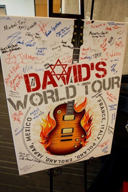 Event Planner Kim Albers pulled out all the stops for future rockstar David when she designed this Rock and Roll themed bar mitzvah celebration. Kim used miniature replicas of some of David’s… Guitar Birthday Decorations, Metallica One Birthday, Guitar Themed Birthday Party, Classic Rock Party, Rock Theme Party, Rock Band Party, Rock And Roll Theme Party, Unique Table Centerpieces, Rock And Roll Party Decorations