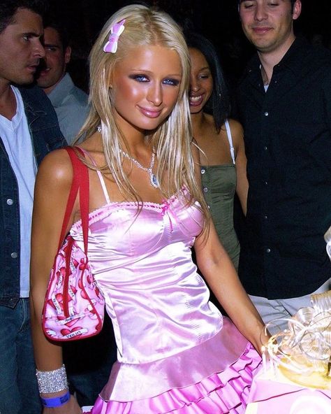 Paris Early 2000s, Paris Hilton Outfits, Paris Hilton 2000s, Paris Hilton Style, 2000s Glam, Paris And Nicole, Y2k Glam, 00s Fashion, 2000s Outfits