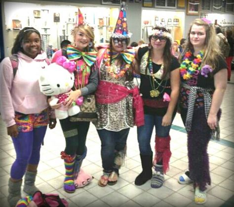 Wacky tacky day with the bestfriends:D Waky Taky Dress Up Teachers, Wacky Headbands, Wacky Tacky Day Outfits For Teachers, Funky Socks Day At School Diy, Work Outfits Women Teacher, Teacher Picture Day Outfit, Mismatch Day, Wacky Tacky Day, Tacky Day