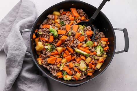 Ground Turkey Sweet Potato Skillet with Brussels Sprouts & Apples Potatoes And Ground Turkey, Ground Turkey Sweet Potato Skillet, Turkey Sweet Potato Skillet, Ground Turkey Sweet Potato, Sprouting Sweet Potatoes, Turkey Sweet Potato, Potato Skillet, Fall Apple Recipes, Healthy Ground Turkey