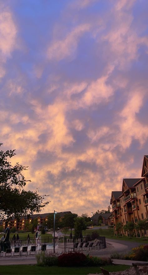 Wisconsin Dells Aesthetic, Wisconsin Aesthetic, Wisconsin Summer, Vacation 2024, Wisconsin Dells, Lake House, Wisconsin, Mood Board, Wallpapers