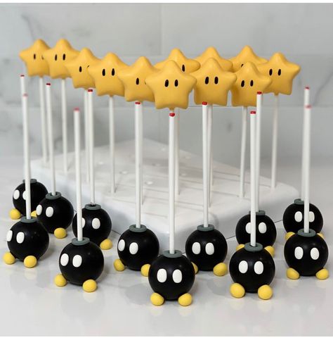 Mario And Luigi Desserts, Mario Birthday Party Cake Pops, Super Mario Dessert Ideas, Mario Kart Cake Pops, Super Mario Bros Party Desserts, Mario Birthday Cake Pops, Super Mario Party Desserts, Mario Party Cake Pops, Super Mario Bros Desserts