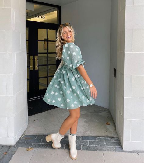 Natalie Downey, Daisy Applique, Cute Church Outfits, Senior Picture Outfits, Fall Dress Outfit, Fall Dress, Church Outfits, Hoco Dresses, How To Pose