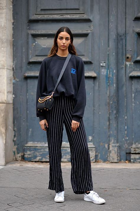 Boulevard Malesherbes Black Striped Pants Outfit, Striped Pants Outfit, Black Striped Pants, Street Style Aesthetic, Street Style Bags, Street Style Blog, Women Fashion Edgy, Style Aesthetic, Best Street Style