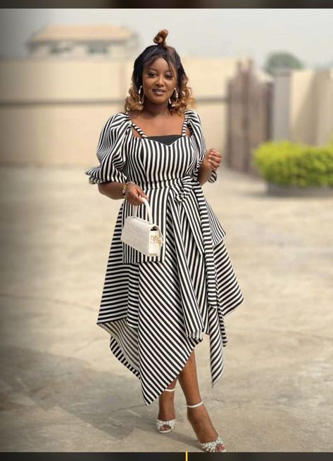 Lose Dress Outfits, Strip Dress Outfit, Lose Dress, Ankara Dress Designs, Casual Elegant Style, Stylish Naija, Fabric Styles, Handkerchief Skirt, Ladies Day Dresses