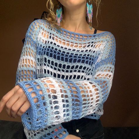 Crochet Mesh Projects, Blue And White Knitted Sweater, Blue Crochet Top Outfit, Crochet Ombre Yarn Projects, Mesh Crochet Top, Flower Crochet Top, Crochet Mesh Top, Blue Crochet Top, Light Blue Crochet