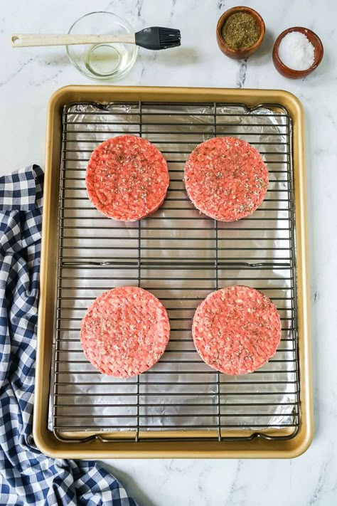 Cook Hamburgers In Oven, Oven Turkey Burgers, Hamburgers On The Stove, Oven Hamburgers, Oven Baked Burgers, Burgers In The Oven, Frozen Burger Patties, Burgers On The Stove, Pork Patties