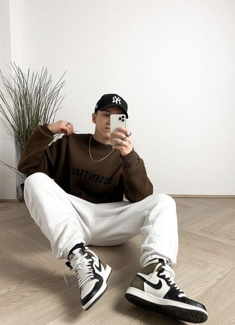 Brown Streetwear Outfit, Brown Sweater Outfit, Streetwear Inspiration, Street Style Outfits Men, Mens Casual Dress Outfits, Street Fashion Men Streetwear, Mens Outfit Inspiration, Mens Fashion Streetwear, Winter Outfits Men