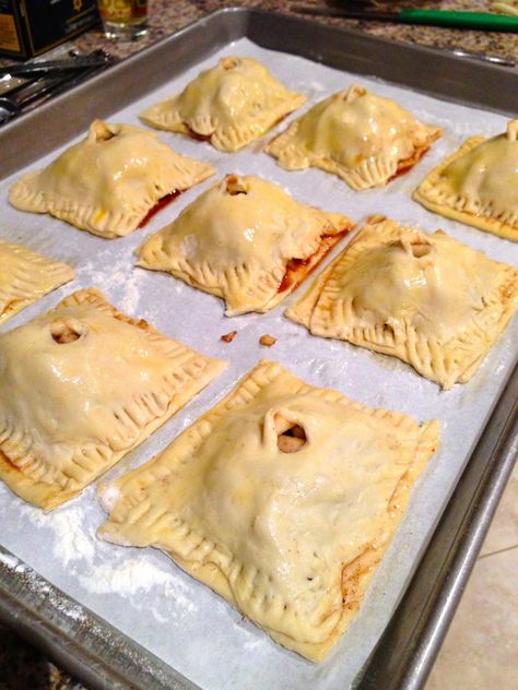 Quick Puff Pastry Apple Hand Pies Quick Puff Pastry, Puff Pastry Apple, Pie Pastry, Apple Puff Pastry, Apple Hand Pies, Easy Apple Pie, Hand Pie, Apple Pies, Hand Pies