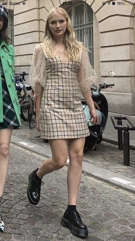 Emily In Paris Outfits Camille, Camille Razat Style, Camille Emily In Paris Outfits, Emily In Paris Outfits Inspiration, Emily In Paris Camille, Emily In Paris Style, Gamine Outfits, Camille Razat, Emily In Paris Fashion