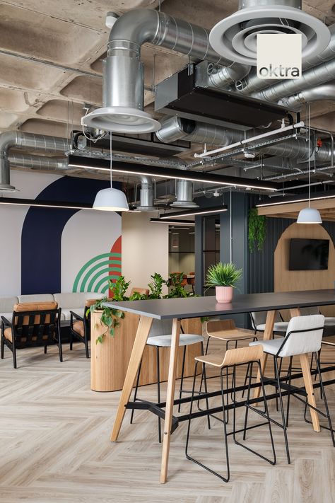 We were appointed by Boultbee Brooks Real Estate to design and build a business lounge within Bristol’s Blok building. To enhance the property’s appeal and secure a Fitwel accreditation, BBRE recognised the necessity of adding on-site communal amenities. The added value to tenant wellbeing and business performance will help BBRE to differentiate their property and accelerate the uptake of office space. Office Space Commercial, Coworking Design Workspaces, Google Office Space, Small Business Office Design, Shared Office Space Ideas Business, Small Coworking Space Design, Small Office Design Business, Office Amenities, Coworking Office Design