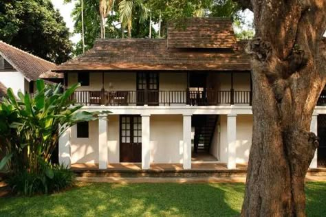 Kerala Traditional House, Kerala Architecture, Colonial House Exteriors, Thai House, Tropical Architecture, Kerala House Design, Kerala Houses, Colonial Architecture, Tropical House