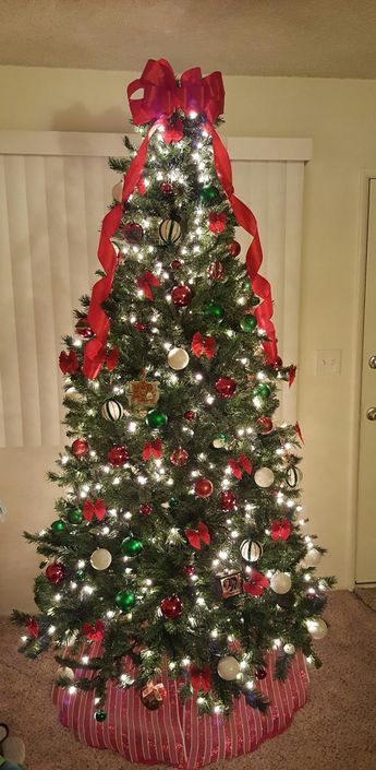 Our Family First Christmas tree 2016 Red white and green , with bow accent. Christmas Tree Ideas Red And Green, Family First Christmas, Red And Green Christmas Tree, First Christmas Tree, Frosted Christmas Tree, Christmas Tree Decorating Themes, Red And Green Christmas, Green Garland, Tree Decorating