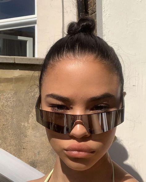 Edie-Rose on Instagram: “hey! i’m sassy now” Sunglasses For Your Face Shape, Frameless Sunglasses, One Piece Man, Steampunk Sunglasses, Hiking Fashion, Futuristic Fashion, Rimless Sunglasses, How To Pose, Mens Glasses