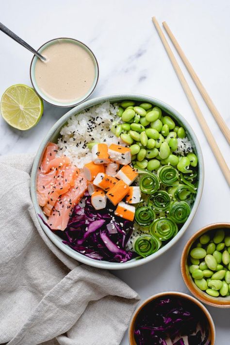 Have you ever tried sushi bowls? Here is a simple recipe for Sushi Bowl with Surimi and Tahini Sauce. What … Sushi Bowl with Surimi and Tahini Sauce Surimi Sushi, Tahini Sauce Recipe, Sushi Bowls, Sushi Sauce, Sushi Bowl, Sushi Time, Tahini Sauce, Raw Vegetables, Poke Bowl