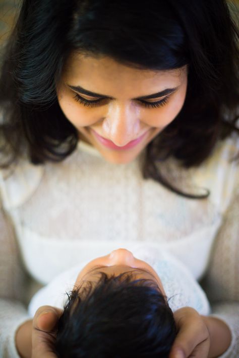 Mom And Daughter Photo Stills, Infant Photoshoot Poses, Baby First Month Pictures Photo Ideas, Baby Mom Photoshoot, Mom And Baby Boy Photoshoot, Baby Mother Photography, Annaprasana Photoshoot, Mom And Newborn Pictures, Mom Baby Photoshoot