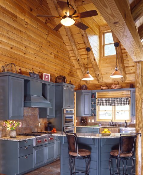 Log Cabin Kitchens Cabinets, Cabin Kitchen Cabinets, Log Cabin Kitchen Ideas, Log Cabin Kitchens, Log Cabin Kitchen, Log Home Kitchen, Cabin Homes Interior, Log Home Kitchens, Серая Кухня